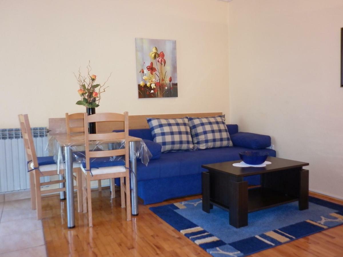 Apartments Gojka Miocevic Biograd Na Moru Exterior photo