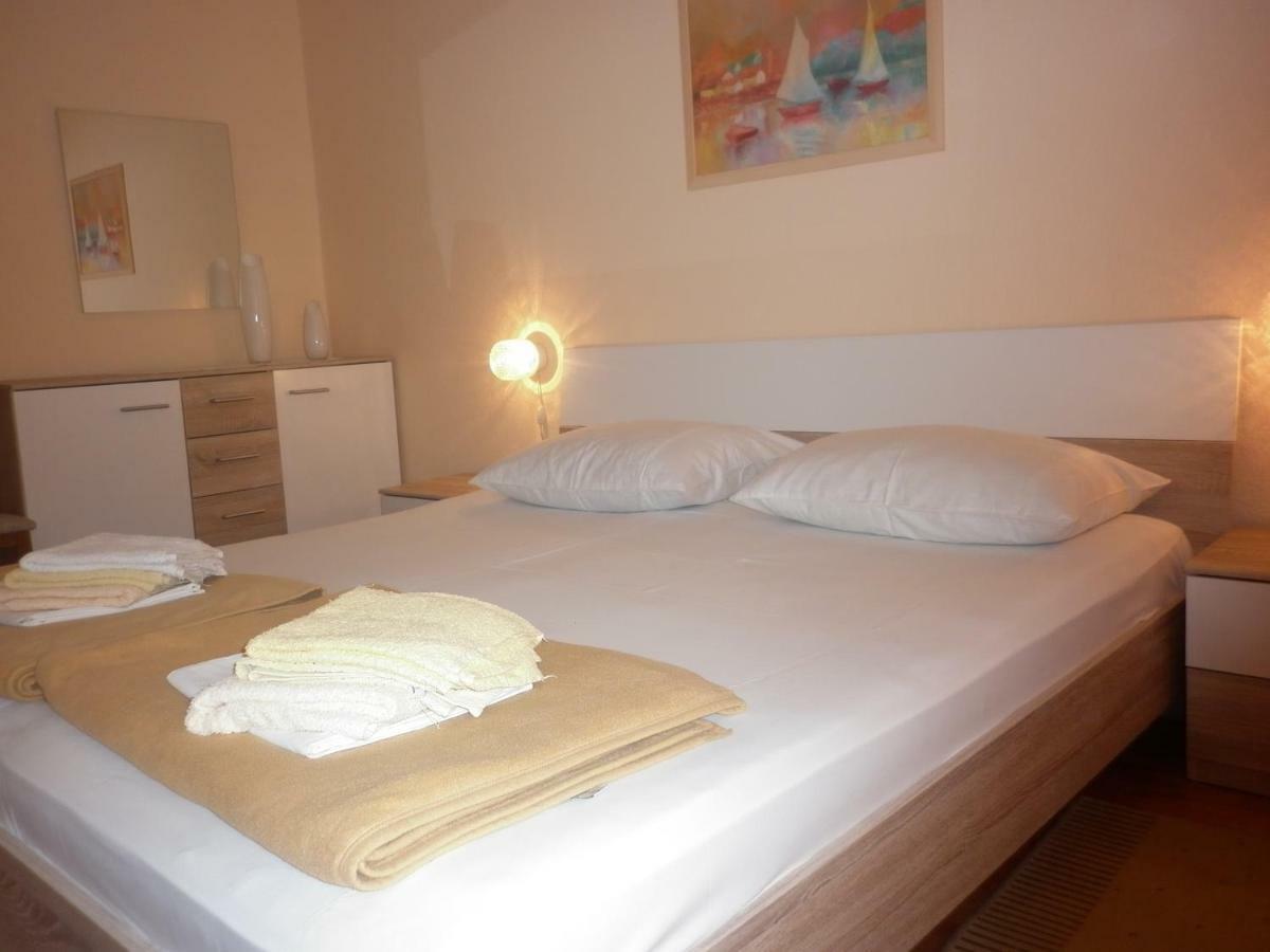 Apartments Gojka Miocevic Biograd Na Moru Exterior photo